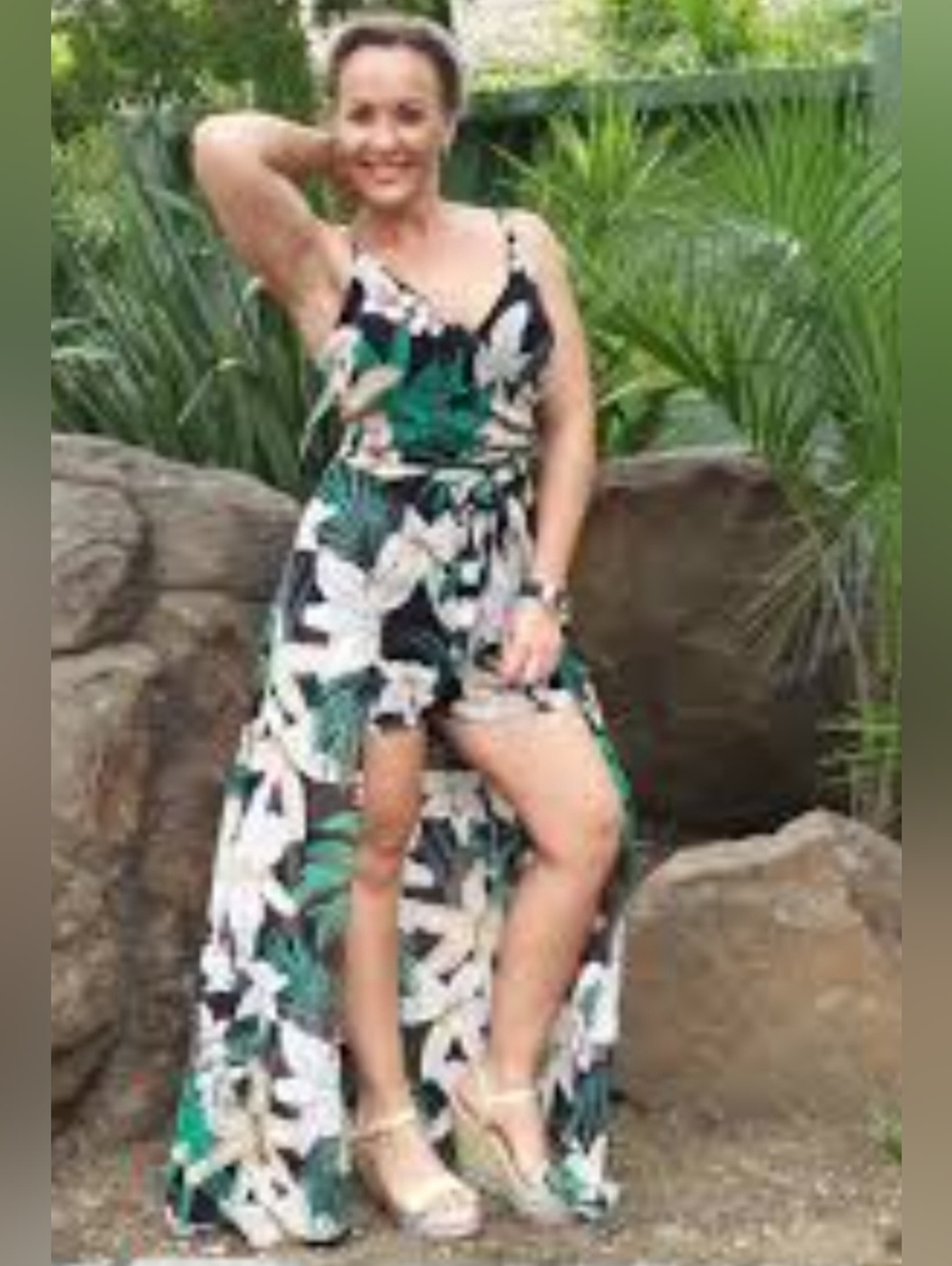 Guess  Sleeveless V nake Party Romper Green, White Floral Print -Size 4 ( NEW)